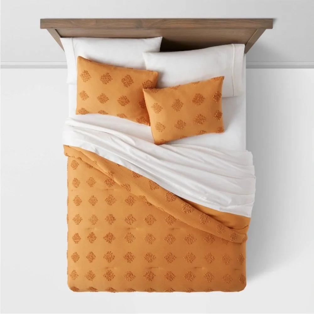THRESHOLD NWT tufted diamond crinkle comforter & sham set -gold -full/queen